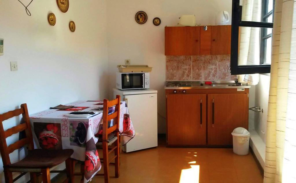 Kostas Studios Apartments - Ενοικιαζόμενα Δωμάτια Με Κουζινάκι Мирина Экстерьер фото